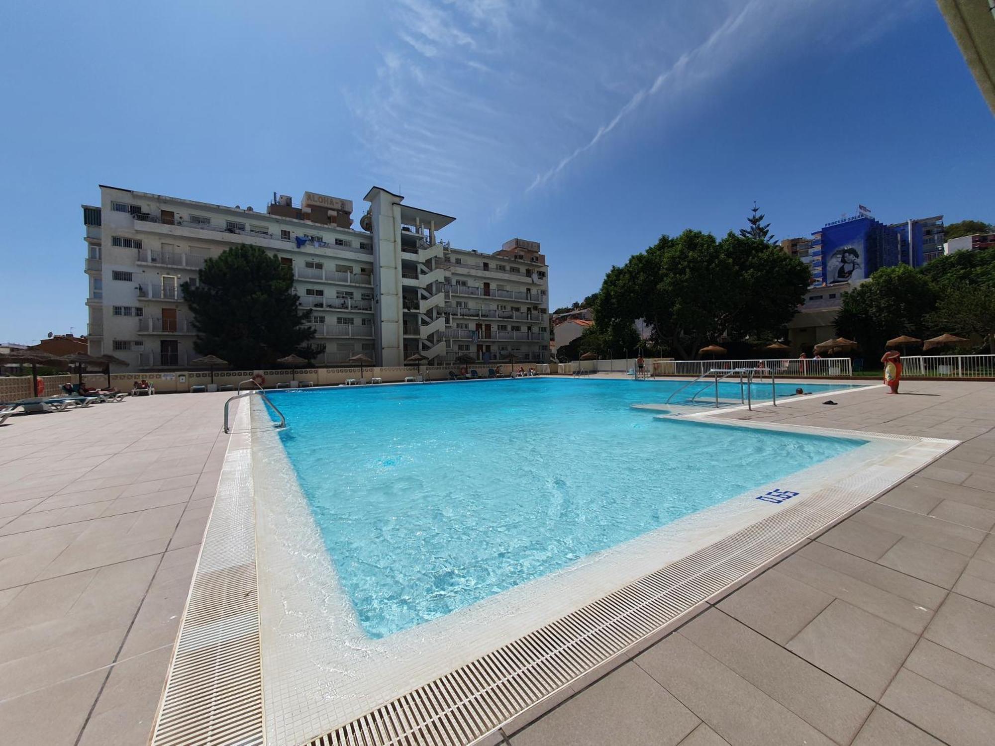 Apartamento En Carihuela Con Vistas Y Plaza De Garaje, Nucleo Cristal Torremolinos Exterior foto